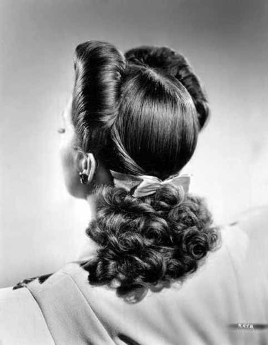 April Tutorial - 1940s Hairstyle with Scarf, Three Ways - Verity Vintage Studio